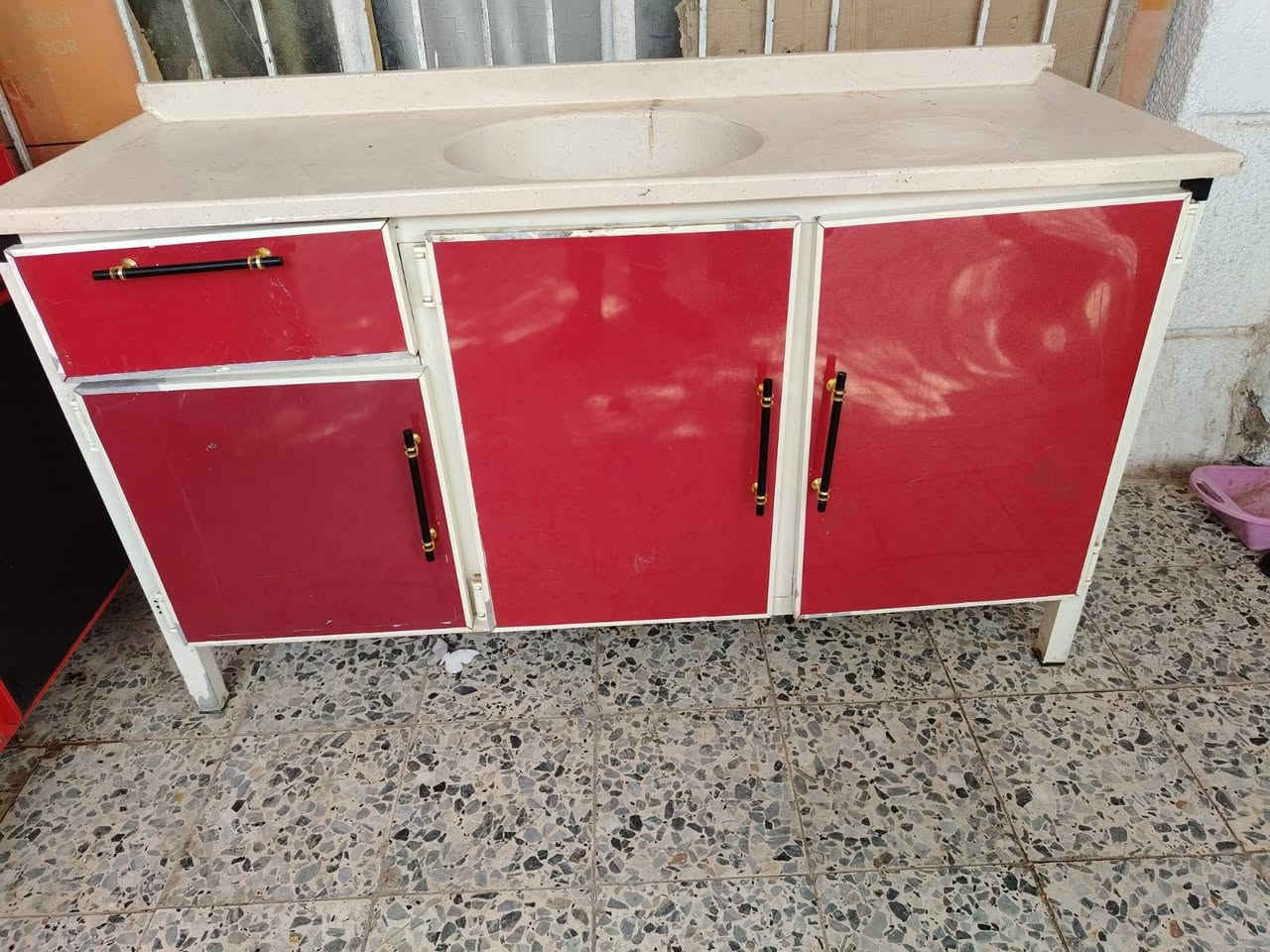 كاونتر مرتين وسنك متر ونص مرمر بحي العسكري ٣٠٠ وبي مجال ***********
