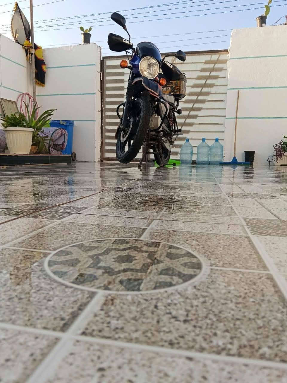 سلام عليكم بوكسر جبلي للبيع مديل 23 اوراق اصولي المكينه مبدل بيه بس بوشه هاذه رقمي *********** خابر لا تراسني
