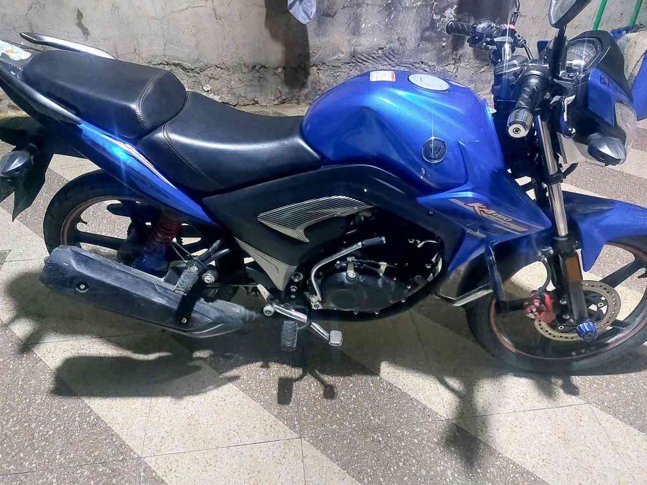 السلام عليكم دراجه هاوجي موديل ٢٠٢٣ مسجل لوحات دراجه نفضيه ومرتبه بيها ملاحضه وحده الاستفسار تواصل على الرقم :***********
تايرات كهربائيا كله شغال مابيها نفص ابد 
السعر ١٦
