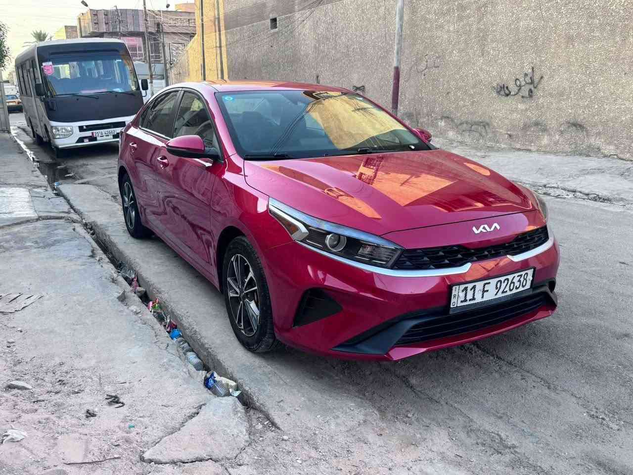 السلام عليكم للبيع كيا فورتي موديل 2024
وارد امريكي 
حادثها جاملغ وصندوق خلفي
باقى سياره مكفوله كفاله عامه
بدون  ايرباك 
بدون دواخل 
حادثها بل منشور
وسونار بل منشور 
ماشية 37 الف وضع شركة 
بل كارتون السيارة ستخدام شخصي على وضع امريكة بعتهي مكينة 2000 دوش 
بسمي 
رقم بغداد تحويل مباشر 
السعر 145
العنوان بغداد شارع الاورفلي
***********
