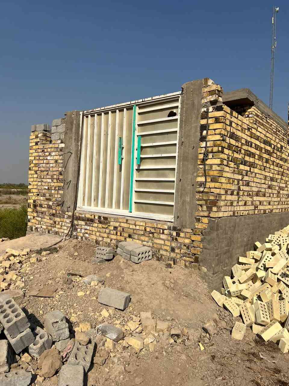 السلام عليكم
يعلن مكتب ودلاليه سيد موسى ابو هدمه العقار 

عن دار البيع المساحه 125متر 🏠 

ستقبال + مطبخ + غرفه نوم وحده فقط + هول +صحيات خرجيه وداخليه 

الموقع ١٣ الحسينية خلف المدرسة الجديده 

يبعد الشارع التبليط ١٠٠ متر 

السعر ٤٢ مليون فقط 

ابو هدمة للعقار 🏠🏠🏠

لبيع والشراء قطع مقاطعة 

[١٣الحسينية]للستفسار 

☎️🏠🏠[‎‭***********‬]
