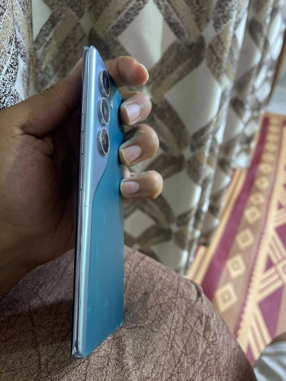 سلام عليكم موبايل تكنو ذاكره 256 للبيع كلش راقي ونضيف مبدل بس شاشه اصليه من ابل رايده 350 وبي مجال لطيبين انتصل وتدلل متواجد واتساب ***********
