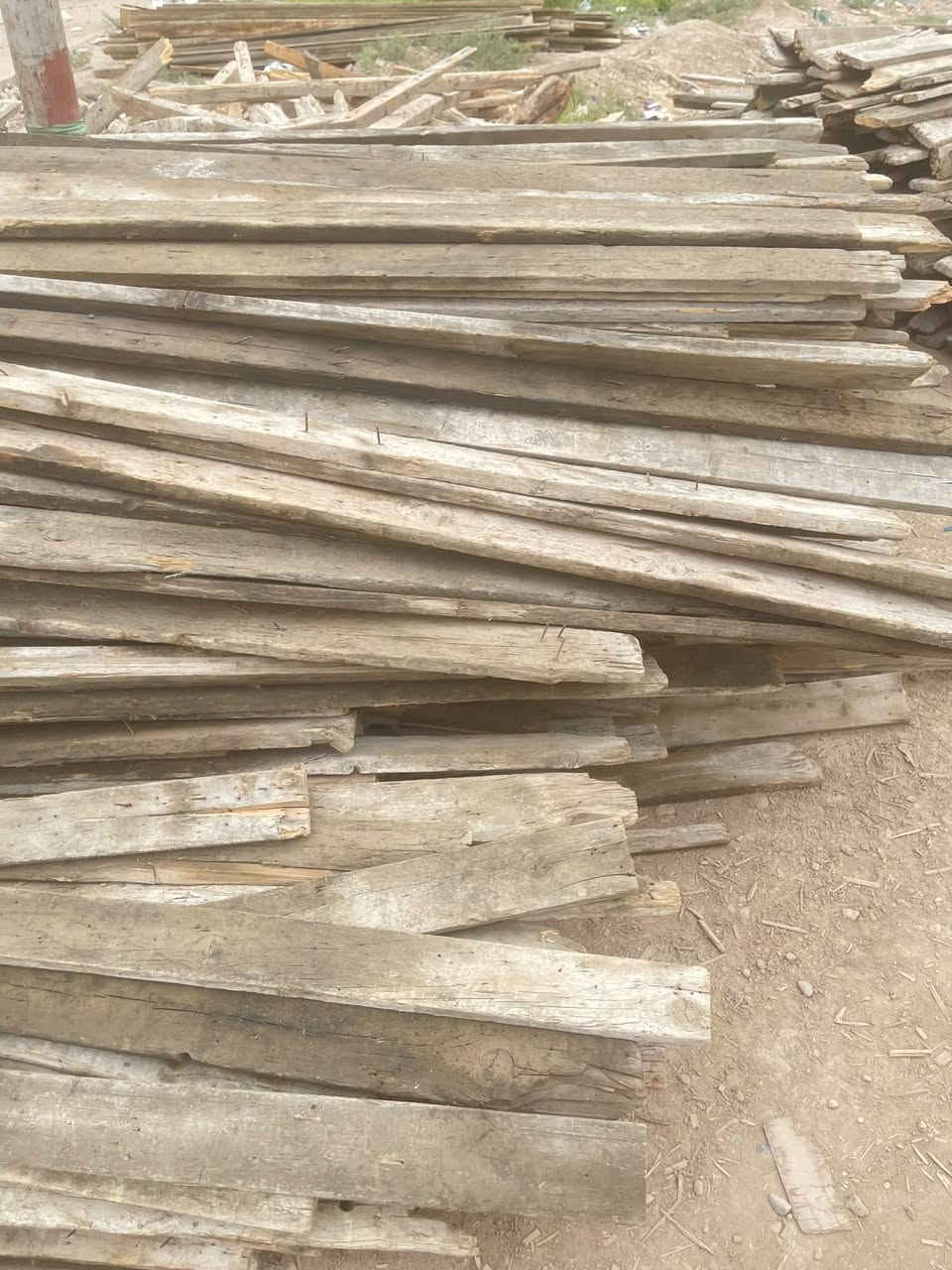 السلام عليكم للبيع سير ٣/٣ من متر و ٣٠ الى مترين ونص سير ٤/٤ من متر ونص الى مترين ونص لوح مقاصير من متر الى مترين ونص جكات عدد   ٢٥٠        ناصريه رفاعي ***********
