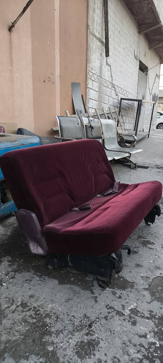 كشنات سياحي وسط وكشن خلفي عدل للبيع مكان الموصل ادفع سعر عجبني ابيعك توصيل ما عِنـدي

***********
