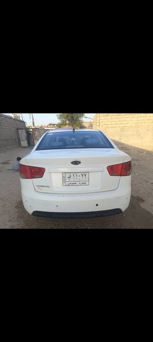 كيا سيراتو خليجي مديل 13 مكينه 1600
سياره نضيفه حلوه بيها صبغ بل باب مال سايق 

وبيها طخه وليسه ضربه قويه بل باب وره صدر موضح بل صوره سياره طابوكه شادلها جديده حداديه جديده وبيها بعض شخوط تروح بوليش الان سياره مديلها قديم سنويه منتهيه 22 السعر 85 وبيها مجال قليل *********** موجود وتساب رصيد فيس بوك
