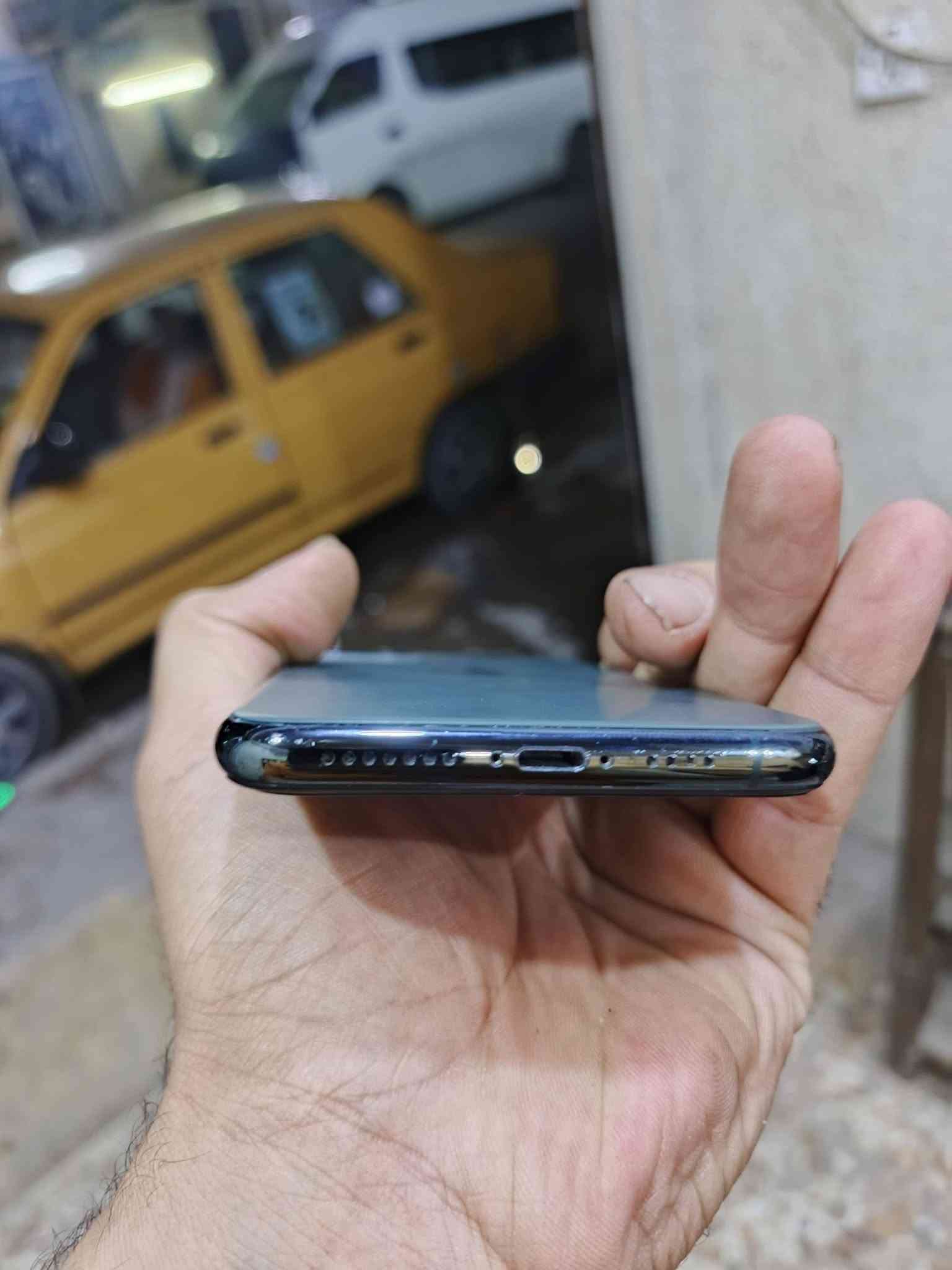 ايفون 11 برو ماكس • ٢٥٦ • بصمه متوقفه