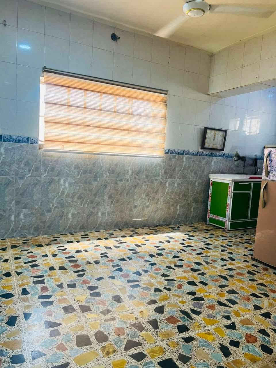 بيت للبيــ،ع 🏠
🔹 الموقع: الرمادي التأميم القادسية الثانية 
🔹 المساحة:250متر 
🔹 طابو صرف تحويل مباشر 
البيت يكون على شارعين 
✅ الشارع 10متر 
✅ جميع الخدمات متوفرة 
يتكون البيت الطابق الاول 
🔸 2 غرف نوم
🔸 صالة
🔸 استقبال 
🔸 مطبخ
🔸 صحيات داخلية وخارجية 
الطابق الثاني 
1 _ غرفتين + صاله+ صحيات 
ويتكون  ايضآ من الجهه الاخرى مشتمل مكمل من كلشي 
السعر 170مليون 
للاستفسار ***********
