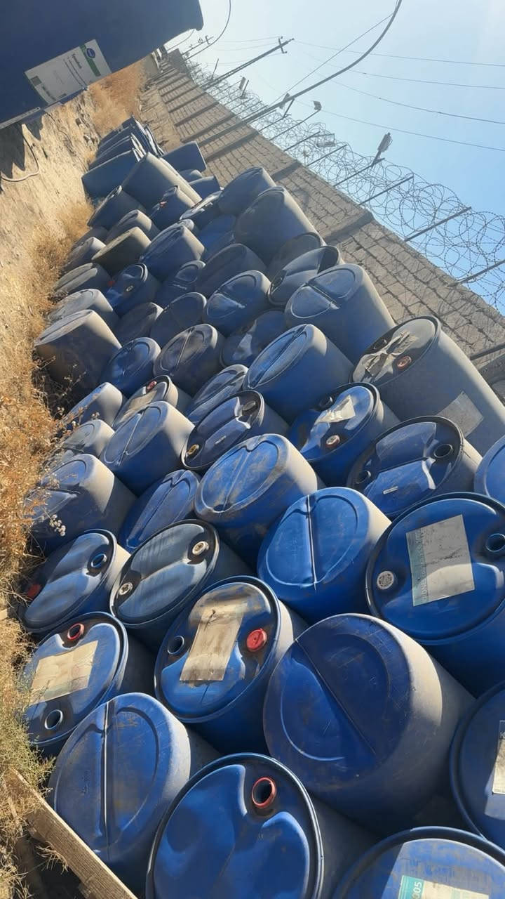 جلكانات للبيع جمله فقط ابو 20 لتر ابيض و اكو ازرق 

*********** وتساب فقط عندي برميل 220 لتر
