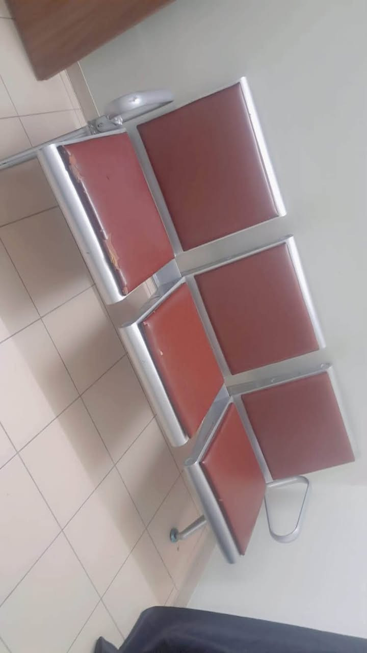 عياده كامله للبيع بسعر مناسب ليزر كانديلا وغراض سديه وستول ورفوف وكراسي نتضار  بسعر جدا مناسب
للأستفسار : *********** 📞

