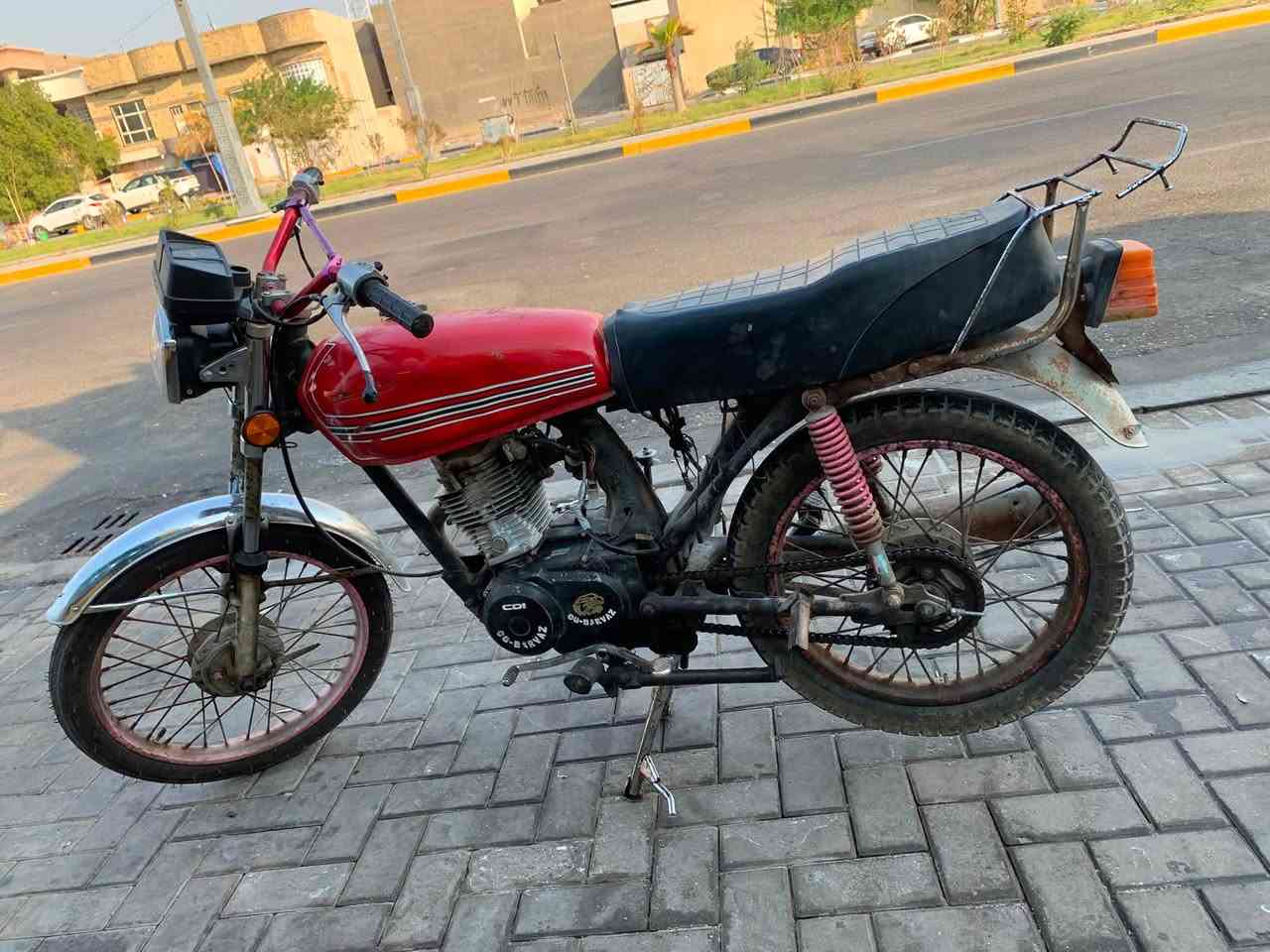 دراجه إيراني أدوات للبيع مكفوله من السرقه عوزها بس غسل مافارغ اغسلها وتحتاج تبديل چبنه مال نمر لان تنقط دهن كهربائيات تحتاج ترتيب شغاله وحلوه مابيها شي مال كراب ب200 وبيها مجال حك الجيه عنوان البصره بدايه ابو الخصيب الهاتف ***********
