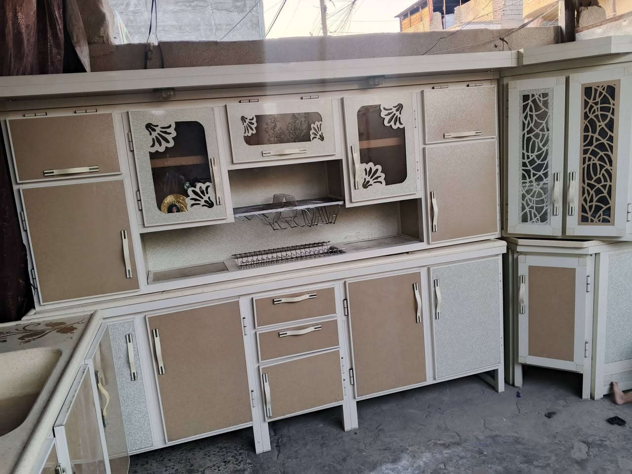 سلام عليكم كاونتر مترتين ونص مرمر وسنك مترا ونص مرمر وزاويه ويا كله مرمر مبطن كله الشراي يراسلني خاص وتدلل هاذ رقمي للتواصل ***********العنوان القبله بس شراي يراسلني كاونترر بعده جيس
