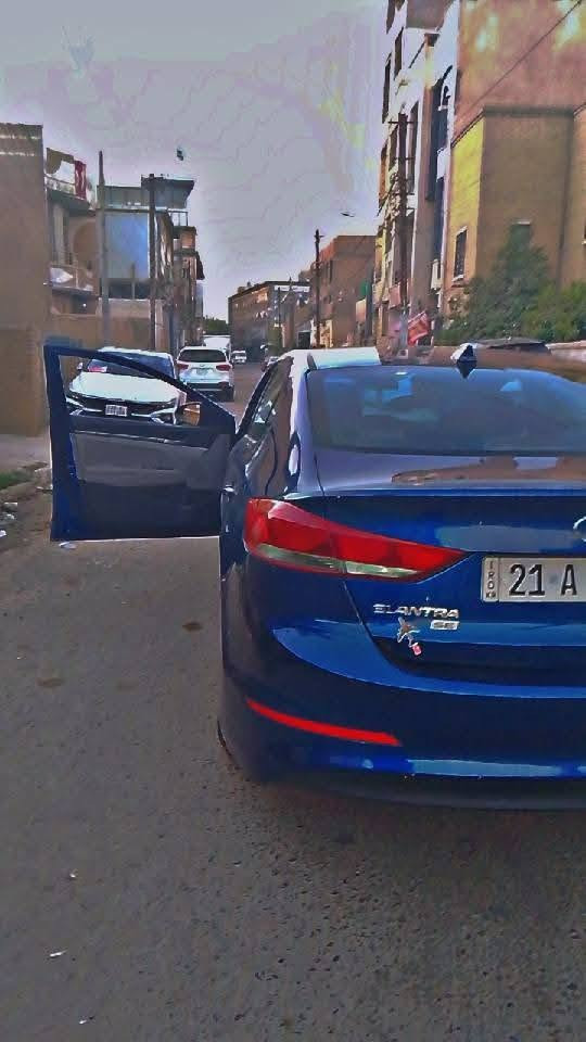 سلام عليكم
 النترا 2017 امريكي بسمي تحويل ثاني يوم رقم سليمانيه بيه حادث بس طعجه بين الجاملغ والباب  من جه الصايق وصابغيهم  فقط لا غير باقي السياره مكفوله من كلشي سياره بدون دواخل كشره كلش نضيف تاخذ سياره  دينار متصرف وبل عافيه للي ياخذه سياره تحكم ستيرن شاشه كامره ماشيه 170الف سعره120 الشراي يخابر ***********
