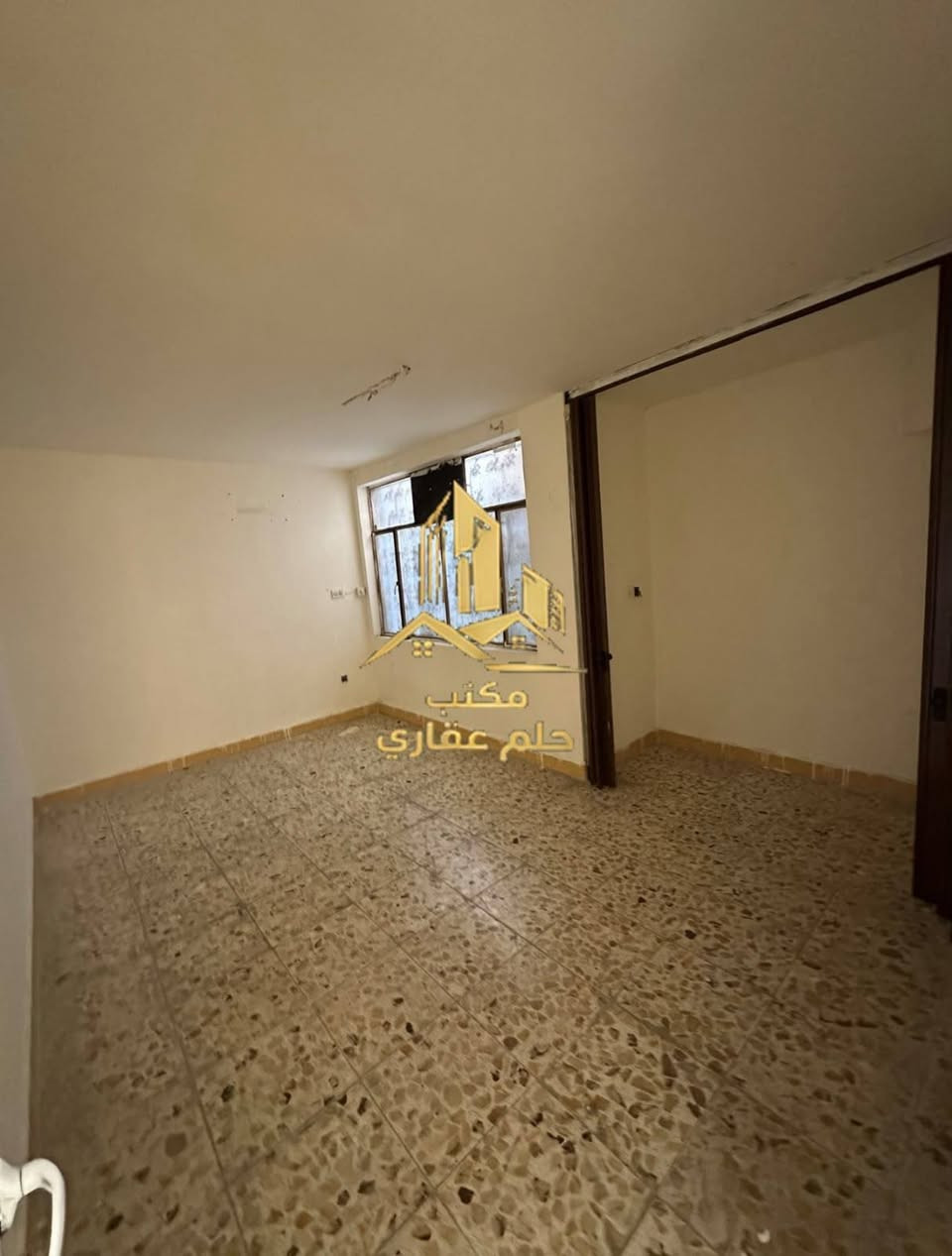 🏡 للإيجار في السيدية – الضباط
📍 موقع العقار: السيدية – الضباط
📐 مساحة العقار: 60م²

مواصفات العقار:
• غرفتان نوم
• صالة
• مطبخ
• خدمات

💰 بدل الإيجار: 700 ألف دينار

✨ العقار متوفر لدى مكتب حلم عقاري

📞 للتواصل والاستفسار:
***********
