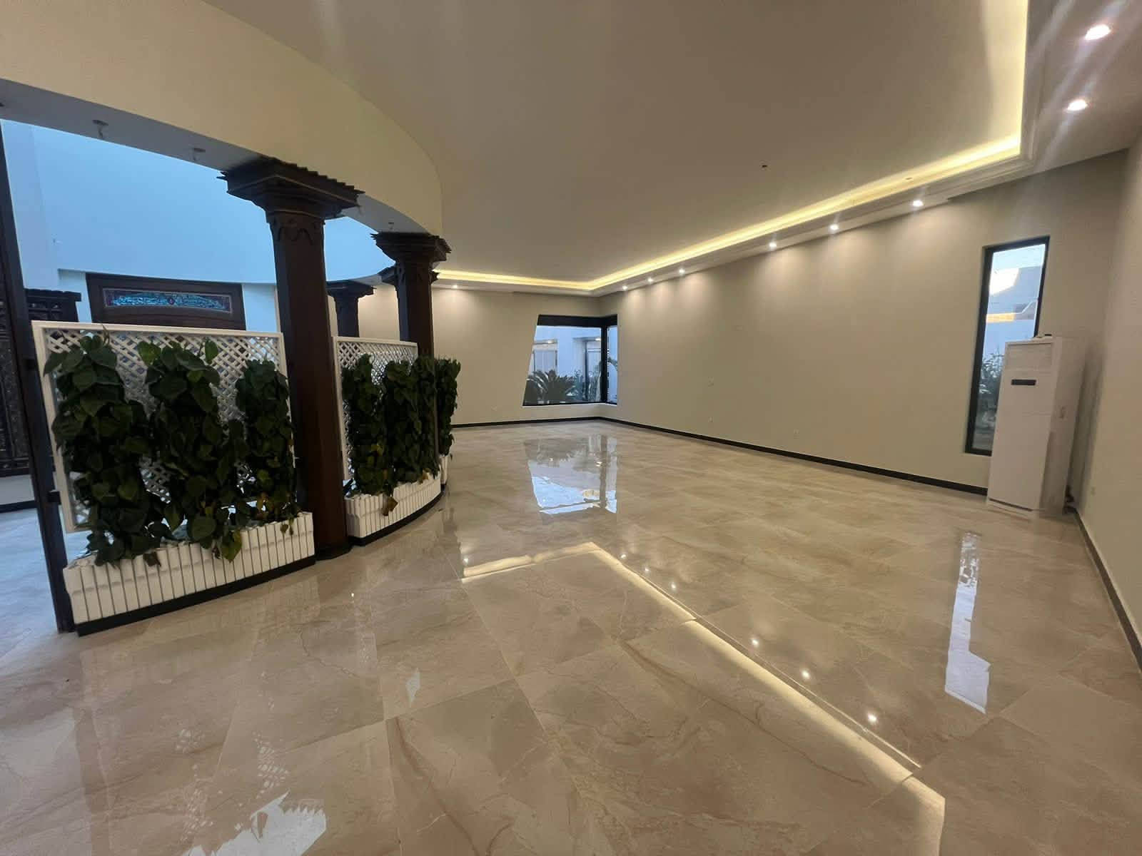 عرررررض استثماررري ممتاز جداًً❤️‍🔥❤️‍🔥￼

توفر للبيع بيت بالحارثية 600 متر فخم جداً  

يصلح ان يكون شركة طبية مكتب مذخر او سكن  

للاستفسار والتواصل خاص 
واتس ***********📞📞

#الكرخ #بغداد #المنصور #الحارثية #بغداد
