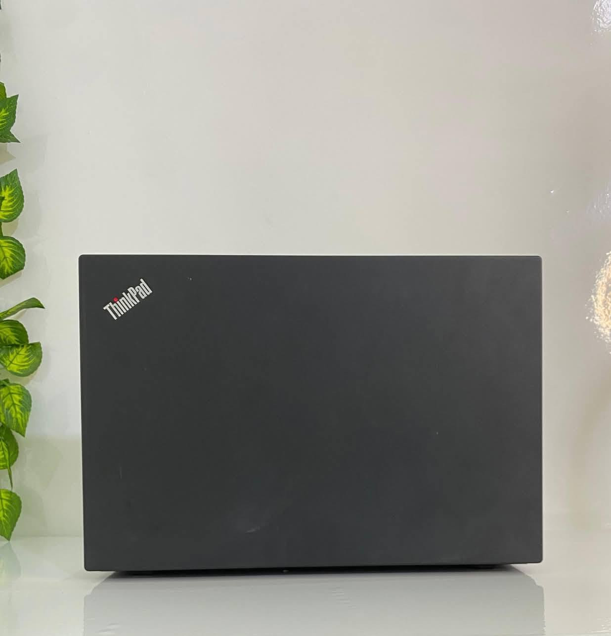💻 Lenovo ThinkPad L580
✨ المواصفات:
🔹 المعالج: Intel Core i3 – الجيل السابع
🔹 الرام: 8GB DDR4 – قابل للتطوير
🔹 التخزين: 256GB SSD – قابل للتطوير
🔹 كرت الشاشة: Intel 4GB مشاركة
🔹 الشاشة: 15.6 إنش حجم كبير
🔹 الكيبورد: ستيكر عربي/إنكليزي

🎁 الهدايا المرفقة:
1️⃣ حقيبة لابتوب
2️⃣ شاحن أصلي
3️⃣ ماوس
4️⃣ ماوس باد

🛡️ الضمان:
✅ ضمان فحص عند الاستلام مع المندوب
✅ ضمان 7 أيام بعد الاستلام

🛠️ الخدمات المضافة:
✔️ تنظيف وفحص شامل قبل الإرسال
✔️ تنصيب ويندوز حسب الطلب + جميع البرامج الأساسية وبرامج Office مثبتة

📞 للطلب والاستفسار (واتساب):
***********
السعر 220 الف 
توصيل متوفر شرط الفحص قبل الاستلام
