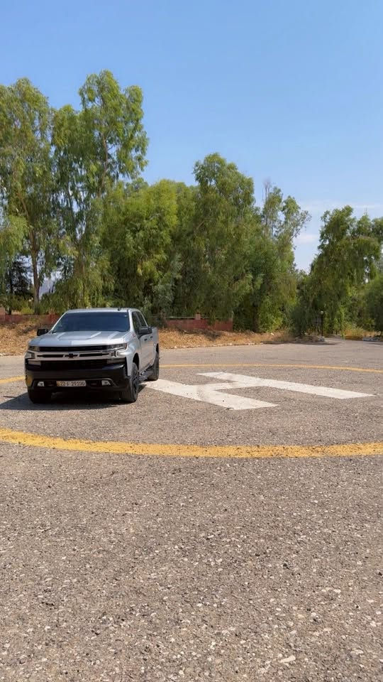 السلا عليكم

شيفروليت سلفرادو
Z71 
Chevrolet Silverado
السعر 280$

لون سلفر

والمرغوب (باب طويل بدي قصير)

 موديل : 2021

محرك : 5300 V8 ( المرغوب )
بدووون ايرباك 
حجر البيئه موجود 

ضرر قطعه وحده فقط
واضح بالصوره
وبارد بالجاملغ الخلفي 
كد شبر 

رقم شمالي بإسمي تحويل ثاني يوم
 

(المواصفات)

- فور ويل 

- تشغيل و إطفاء عن بعد 

- فتح النوافذ عن بعد 

- إناره ترحيب 

- صندوق الخلفي كهربائي

- كامره خلفيه 

- مانع إصتدام مع فرامل 

- سياقه ذاتيه 

- حساسات إطار 

- شاشه تدعم(ابل كار بلي+واندرويد اوتو)

- مثبت سرعه 

- تبريد ثلج  + تدفئه  
-كشن كهرباء 
كشن تدفئة 
- تبريد قطعتين 

- تسع السياره إلى 6 ركاب 

- مانع نزلاق

- سايد بريك كهربائي

- تنفيذ الأوامر الصوتيه 

- تحكمات ستيرن 
جهتين تدفئه ستيرن

- سبير  منازل و ملحقاته جاهزه / + تايرات ثنين نضيف جدا اضافيات

وتحياتي للجميع

مكان السياره كربلاء 
***********
***********

