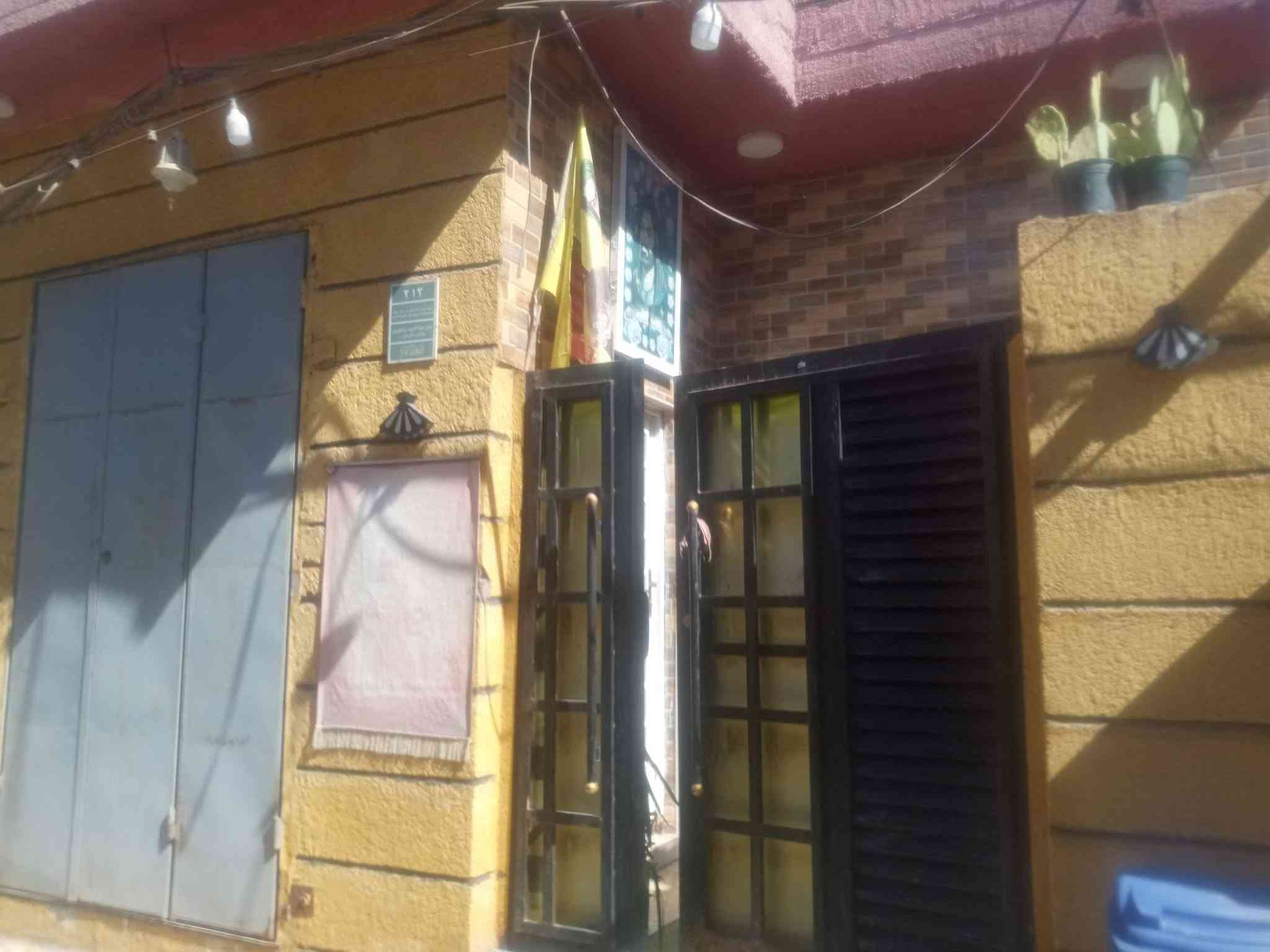 دار لبيع طابقين بناء 25 طابو صرف طابقين قريب على شارع الأطباء بنص سوك مساحة 100متر تفاصيل اكثر فيديو مجود عليكم الحسين مو شراء لا تصل لا عامل. سعر 85طابو صرف. غرف نوم عدد 3بي محل ينص سوك يبعد عن شارع الأطباء 60متر يم مدرسه الزهراء.  ***********
