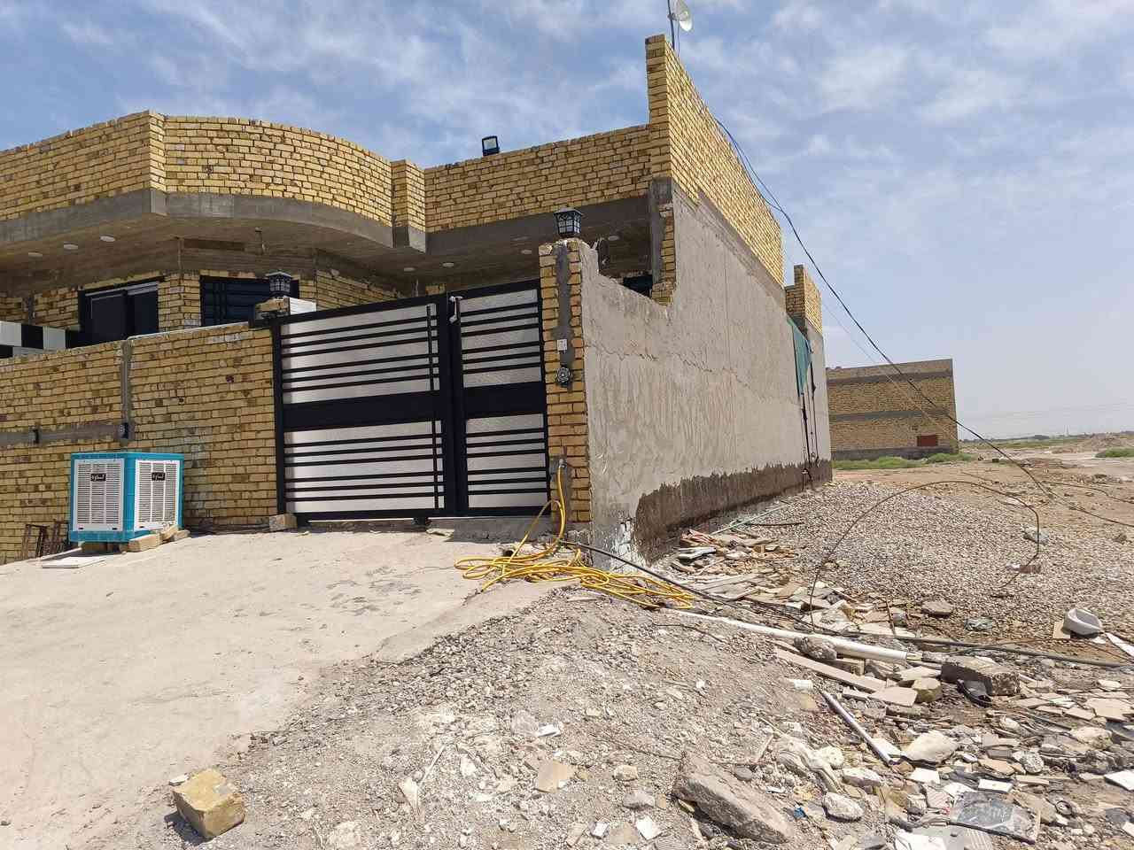 الاتصال والاستفسار اكثر
***********

***********

السلام عليكم بيت للبيع في واسط الكوت الموقع العسكري قرب شارع المشجر  مساحه 320ركن على شارع 60وعلى شارع 12مبني بيت 200متر على شارع 12ومخلي 120على 60ركن بناء جديد صار شهرين من مكمله فول على اخر حبايه بناء درجة اولى تريد بس البيت تريد البيت والقطعه
