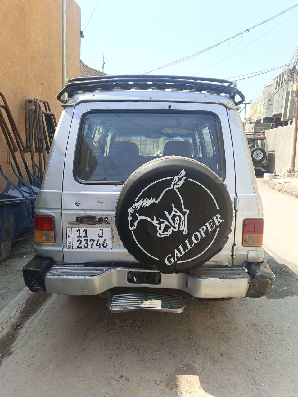 سلام عليكم سياره كالوبر مديل 96 مكينه ونجي 6/ تخم تاير كشنات جدد باتري جديد سدر مامي خالفي جدد كهربائية شغاله مكاني بغداد مدينه صدر  رقم ***********
