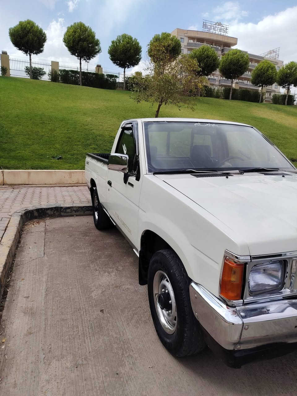 نیسان 1988 گێڕو مەکینەو ئەکسلی 2002 ئارمی پلاستیک بەشەرتی غەرامە سەیارەکە ماڵی دوستە یەک پارچەو دوپەڵە بویاخی هەیە 40 $و کەمێک مەعامەلە *********** ***********
