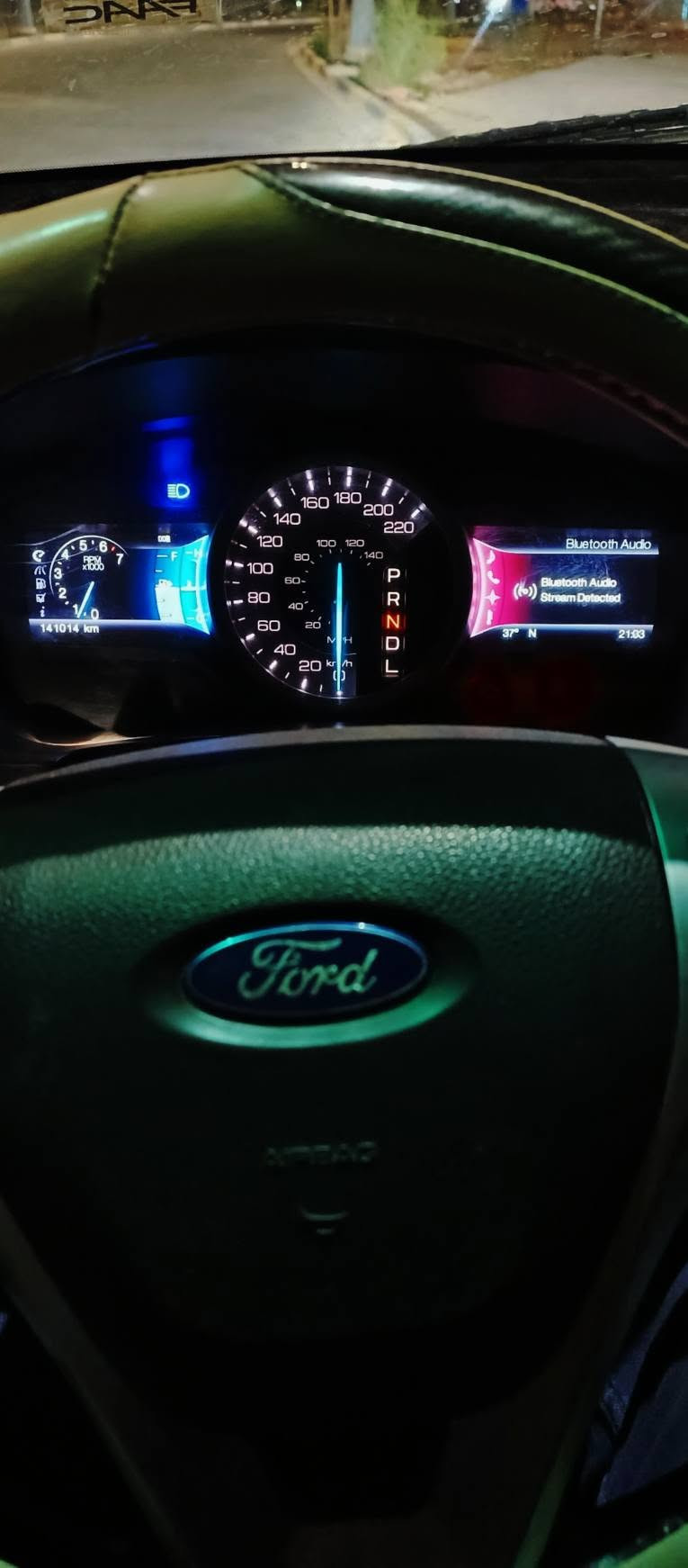 مراوس بكوري او بيع
المحرك: 4 سلندر سعة 2300 لتر تيربو (EcoBoost).

​الگير ونظام الدفع/ دفع أمامي (FWD).

المقاعد جلد اسود

​المقاعد: 3 صفوف تتسع لـ 7 ركاب.

بيها بصمه فتح باب السائق وبصمه فتح كلي للسياره 

بصمه فتح صندوق كهربائى 

​اقتصادية جداً في استهلاك الوقود مقارنة بـ V6.

التبريد ثلج  3 قطع تبريد  منفصله

​نظام ترفيه Ford SYNC (بلوتوث، USB، أومر صوتية)

​دخول برقم سري على باب السائق (Keyless Keypad)

​مقاعد كهربائية

​حساسات خلفية ومثبت سرعة 

​طقم وسائد هوائية كامل ونظام تحكم بالثبات
 (AdvanceTrac).

السياره بأسمي  لوحات دوليه انكليزية رقمها بغداد تحويل ثاني يوم البصرة, العراق
