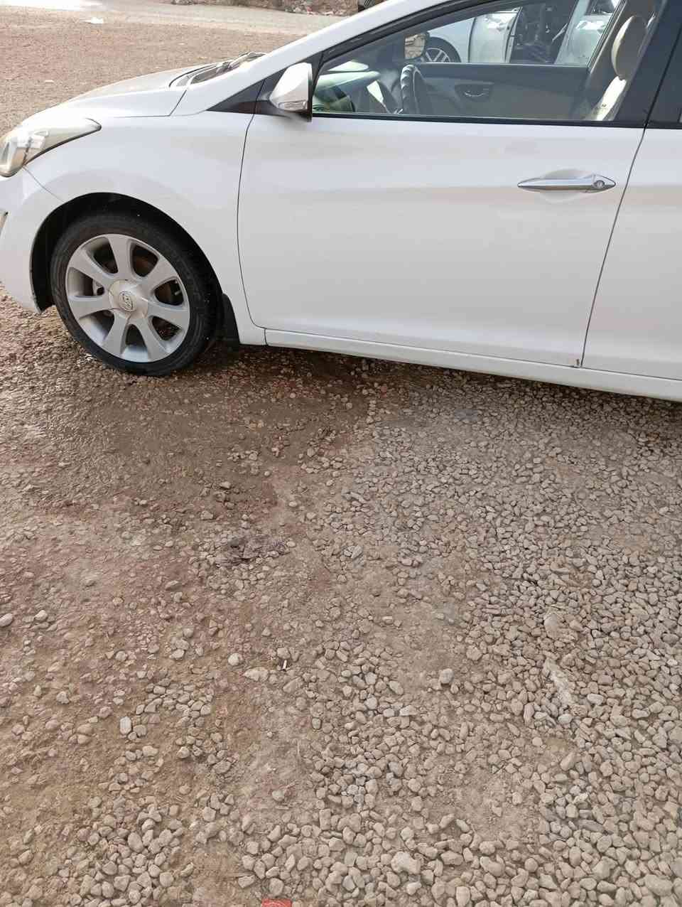 السلام عليكم البيع النتره ١٤ فول مواصفات السيارة محرك ١٨٠٠ بيه صبغ البنيد والجاملغ فقط السعر ١١٠ وبيه مجال اني مكلف بلنشر هاذ رقم صاحبه ***********
