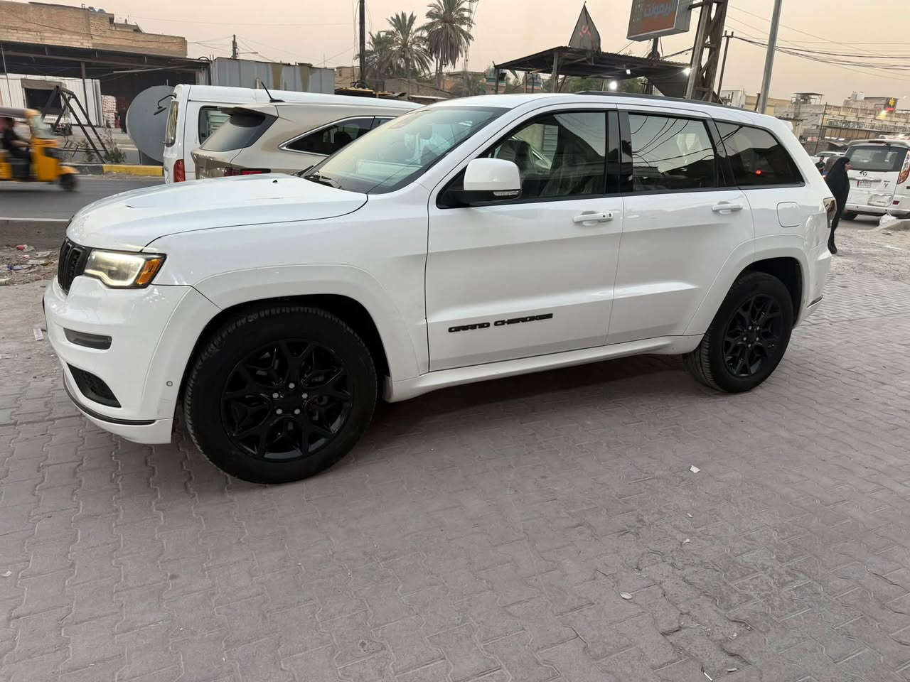 سلام عليكم جيبX فول موصفات موديل 2019   حساسات اماميه خلفيه كشنات جلد كشنات تدفئه تبريد كشنات كهرباء اضار امامي جانبي خلفي مري شفط شاير مري صندق كهرباء بانوراما  كشن خزن لايتات زنون نضام ايكو نضام مانع الزلاق نضام سبوت نضام الزتحام  موصفات X معروفه سعر 220 بيهه مجال*********** حادثه منشور

نص مكتوب في الصور:
- 1 / 10 1:1 bid.cars
- 8 / 10
- bid.cars
- 9 / 10 1:1 bid.cars
- 6 / 10
- 1:1