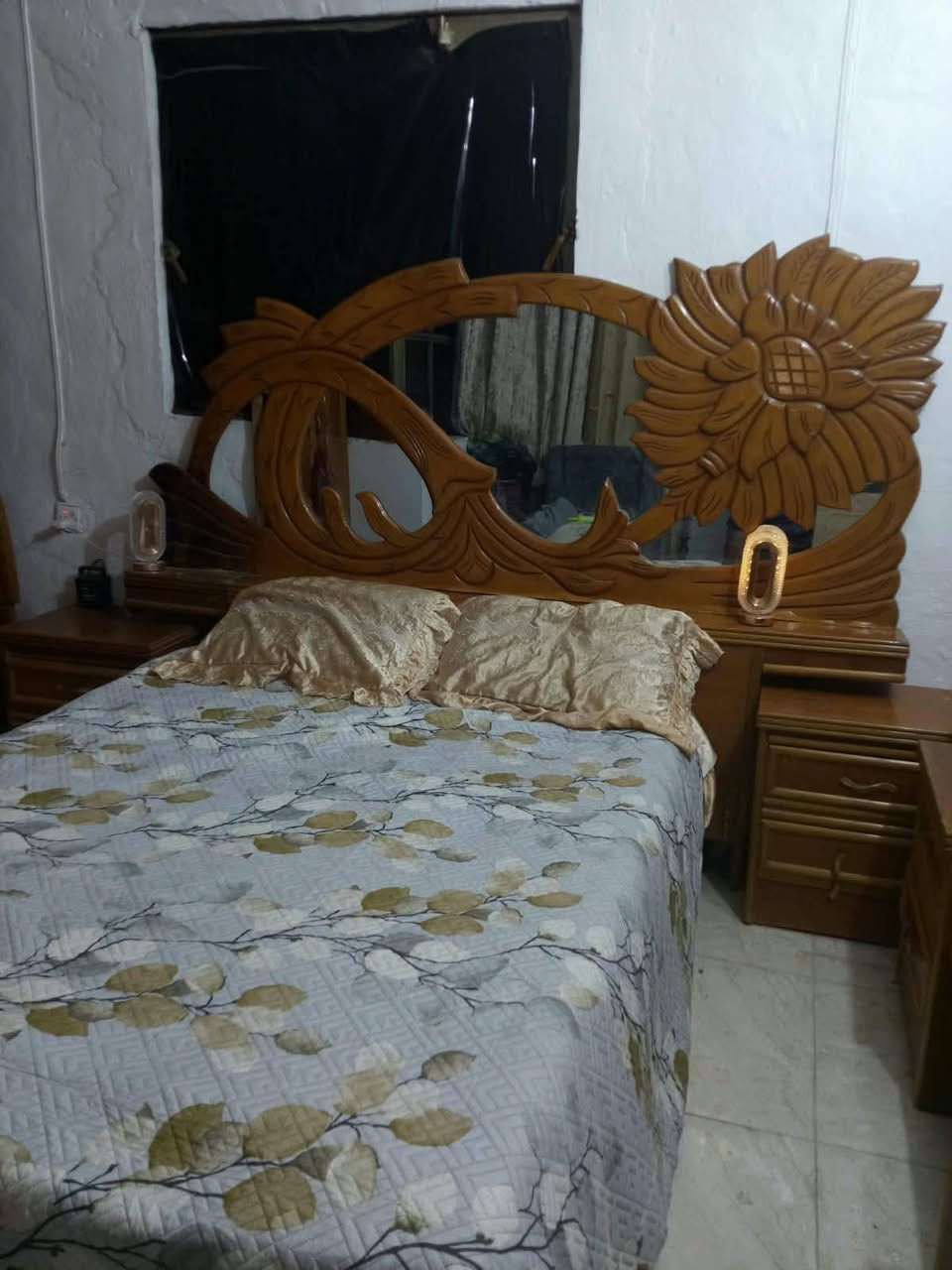 سلام عليكم غراض غرفه للبيع ميز تواليت جربايه راس جربايه بوفيه  سعر 200
مبرده 70
كاروك 30
لي يريد غراض يخابر ع رقم ***********
@
