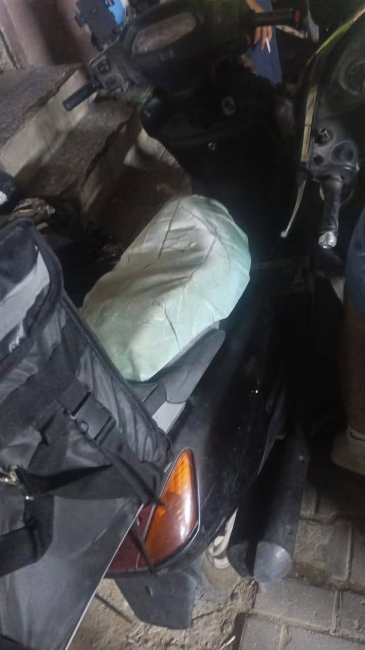 دراجه سبيسي 100 ياباني 
شغاله سلف وهندر 
دراجه ابيعها على وضعها يرادلها شويه ترتيبات بسيطه ع كهربائيات مكينه مچفته قبل شهر  /السعر 300 وبيها مجال 
*********** فقط واتساب
