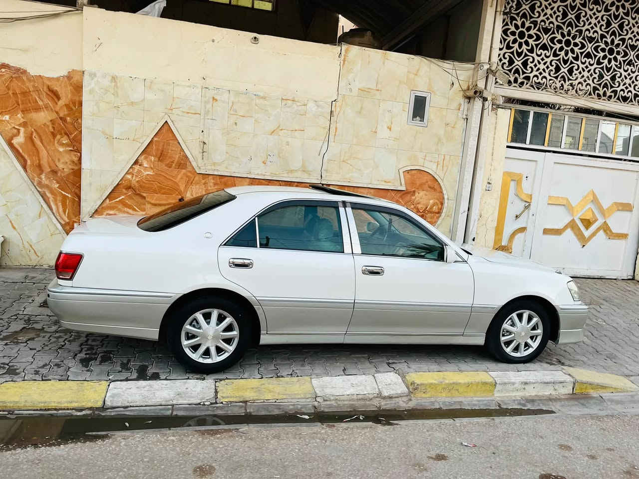 سلام عليكم ملكه للبيع كركوك مدفوع كمرك وضريبه باقيه بس عل رقم
مواصفات دكمتين فتحه  اصل خضراوي محجل
معروفه مواصفات الدكمتين
سياره جاهزه وجديده بمعنه الكلمه تبريد ثلج
كير ومحرك توني شادهن 
السياره مكفوله من الضربه والكص ونقل الجثه
واي عيب شرعي تجي وتشوف ابعينك 
كرستال اصل قرار ٤٨
 دكمتين
محرك ديفور الصغير
شاصي ٧١
برده خلفيه 
حداديه جديده
مشط اباجي 180 هد ايدك شرط 
مرايات شفط 
كشنات 4 دكم كهربائي 
ستيرن كهربائي عضلات
دواخل عسلي 
السياره باكيت واحلى من الصور 
السياره مال جناي ماتذب عليها الف دينار 
السعر ١١٢ وبيها مجال
مكاني النجف كوفه ***********
