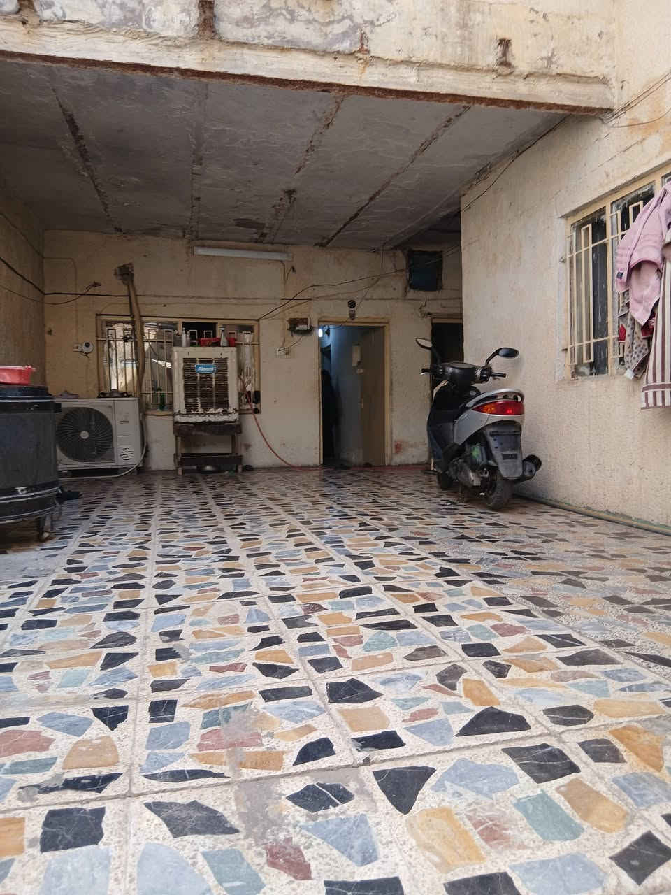 السلام عليكم بيت طابو صرف للبيع
العنوان بغداد مدينة الصدر قطاع ٣٣ في الفرع العريض مقابل جامع الامام موسى ابن جعفر ع 
السعر 180 وبي مجال بسيط
المساحة 144 
***********

