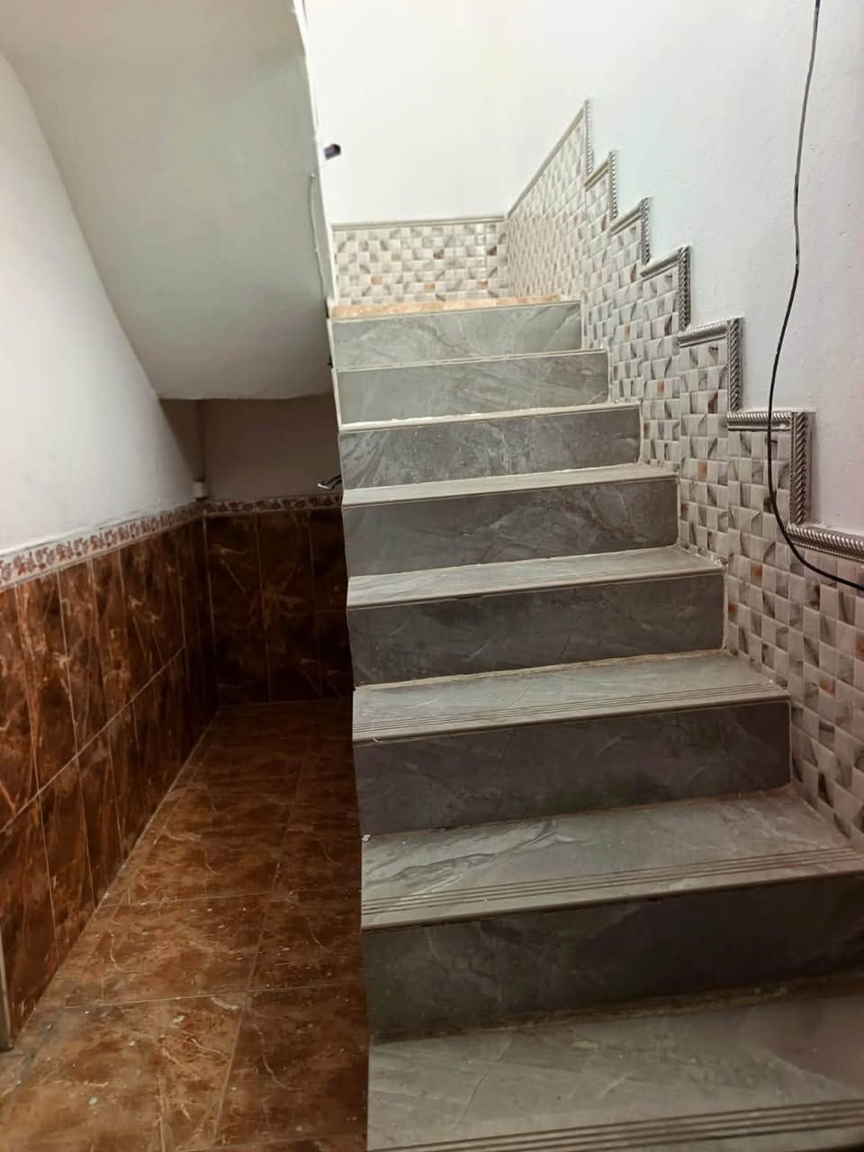 #للبيع
مشتمل مساحته 120 متر طابو ملك صرف 
الموقع ديالى بعقوبة تقاطع الساده حي الحكيم 

البيت حلو مرتب 
طابق واحد كامل 
تبليط خدمات كامله 

تفاصيل البناء كراج استقبال ومطبخ وصاله وصحيات وغرفه 
ومنور وصحيات خارجيه 

السعر $ 

📞 للحجز والاستفسار يرجى الاتصال على الرقم:
***********
***********
📍 مكتب الصادق للعقار - ديالى، بعقوبة

#ديالى #عقارات #عقار #بيت #اكسبلور #بيع #ايجار #بعقوبه #تقاطع_الساده #اخبار
