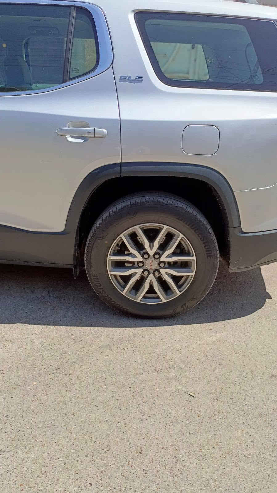 السلام عليكم اخوان جمسي  اكاديا موديل 2017 خليجي
مواصفات 
محرك 6 سلندر 3600 
7 راكب 
رقم بغداد باسمي 
بدون صبغ بلاد
كشن كهراء 
تحكم استيرن اربع جهات 
تشغيل بصمة
 تشغيل عن بعد
بصمة ابواب 4
تبريد مركزي خلفي امامي 
تخم تاير جديد برجستون 
كشنات تدفئة 
هندبرك كهربائي 
وبعد مواصفا الاكاديا معروفة عدى الفتحه 
السعر١٧٠ورقة 
وبيه  مجال 
مكاني بغداد 
رقم الهاتف ‏‪***********‬‏
