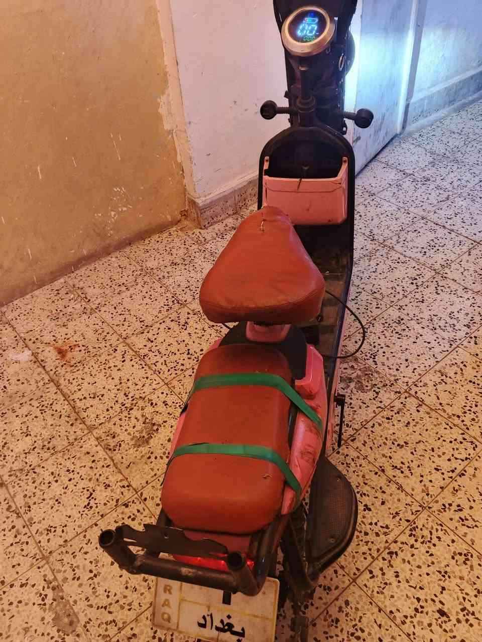 دراجه شحن بطاريات كامله شغاله دراجه ناقصه ترتيبات وياها بصمتين وسويج السعر 150,000 قفل قفل قفل ويا شاحنه مكان البياع للتواصل ***********
