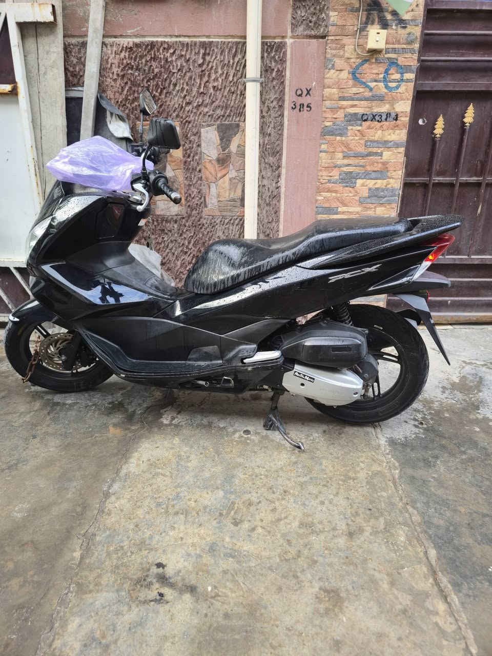 هوندا bcx ياباني أصلي
حجم المكينه 125cc جدا اقتصاديه 
السعر 16 
مكاني بغداد  قرب جامع النداء
***********
