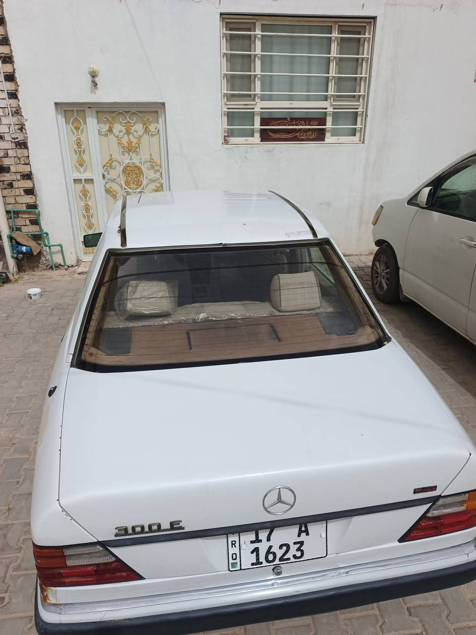 مارسدس دب للبيع مكينه اربعه سلندر اقتصادي مكينه وكير وحداديه جدد
منضومه تبريد جديد كله راديتر ماي مروحه سورنتو كهربائيه انسه حماوه تخم تاير جديد سنوات لسنه ٢٠٣١ بسمي 
مكاني النجف حي الحسين سعره 50 
***********
