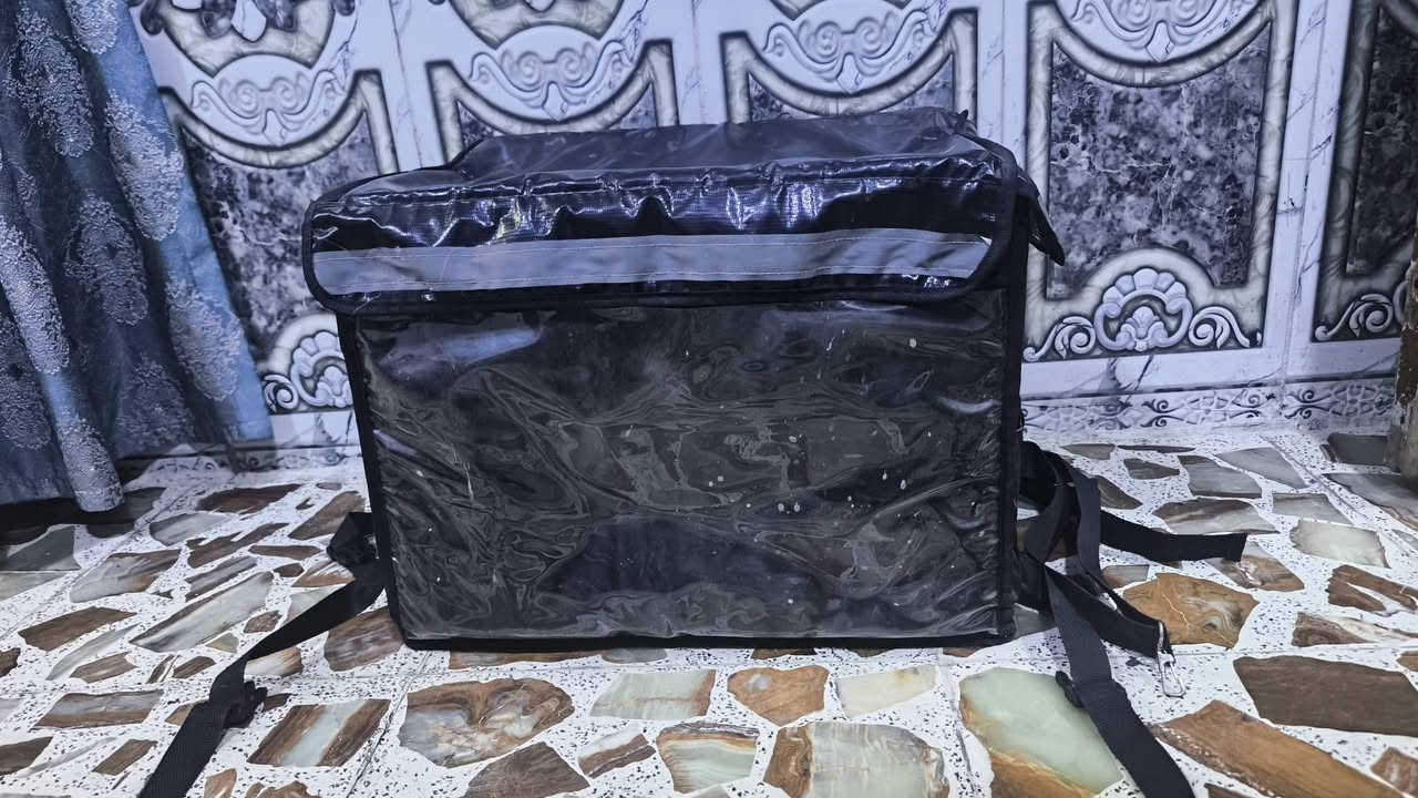 السلام عليكم 
خوذه للبيع مستخدمه وسماعات كامله وصندوك مستخدم شي قليل وشاشه مستخدمه شي قليل مكاني بغداد الحرية ***********
ملاحظة توصيل ماعندي
