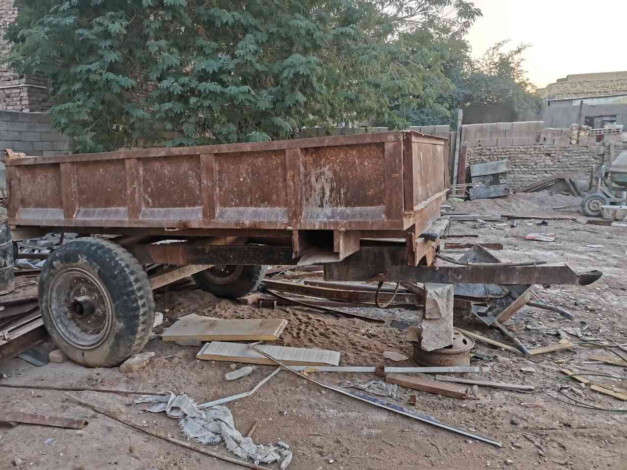 للبيع عربانة حدادي كاملة وشغالة مانقصهة شي العنوان المثنى مدينة الرميثة ***********
