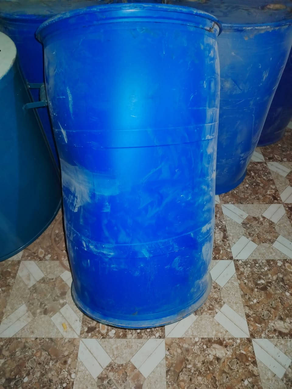 أسواق النداوي يقدم 
وصول براميل بلاستك درجه أولا
 متوفر دبه تك حافه 220لتر
ومتوفر دبه دبل حافه 220 + دبه قبغ كامل 220+جيلكان 25+جيلكان30+جيلكان50
بأسعار منافسه او متوفر جمله او مفرد او تدلون عيلنه عنوان طوز حي العسكري قرب جامع شهداء 
أسواق النداوي ***********
