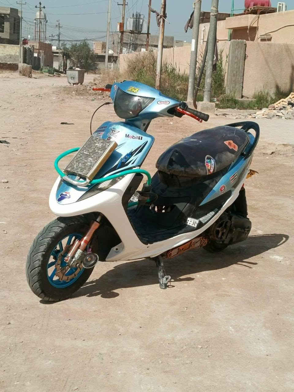 السلام عليكم
‏ بوشه 55 بلادي 
كور ولفين كبار 
‏شلعه ومعدل فول مزوعه تزويد 
‏تفاصيل ...
‏وياله تزويد 
‏صالنصه حلزوني تزويد
‏منضومه تبريد فقط شكل
‏يدات بريك تزويد
‏يدات بانزين تزويد
‏جاروب دبل خلفي تزويد
‏دبلات امامي تزويد
‏تايرات زوج جلاتين.
‏عقل 3 نمر فصلات + سبورت + عادي
‏شيال محرك راجع شبرين رياضي
‏تطواله دبل خلفي 8 نمر تزويد 
‏كابريته بلادي 140 
‏عدسه زنون تزويد
‏لد خلفي رماش + نشره.
‏كلجات امامي خلفي توبو رياضي بلادي
‏عداد اكتروني سرعه 199
‏جاملغ طين خلفي كاربون طياري
‏جاملغ طين مال راجع تزويد 
‏باتري حجم 6 امبير
‏سلف 55 رياضي  شغال 
‏كويل نار رياضي طويل 
‏هورن سيدان فيشه حمره
‏
‏فج بريك امامي تزويد
‏صينيه فج امامي مشيفيه تزويد  
‏ستاند صفح تزويد 
‏قاعده رقم تزويد 
‏تعلاكه تزويد 
‏لحيه + ترايش لون ابيض 
‏شوته قزم رياضي 
‏قطره دهن تزويد🔄
‏كب صمونه تاير خلفي 7 الوان تزويد📛
‏قبق فلاوين تزويد✨
سعر 675 الف للتواصل *********** غير متواجد خاص
