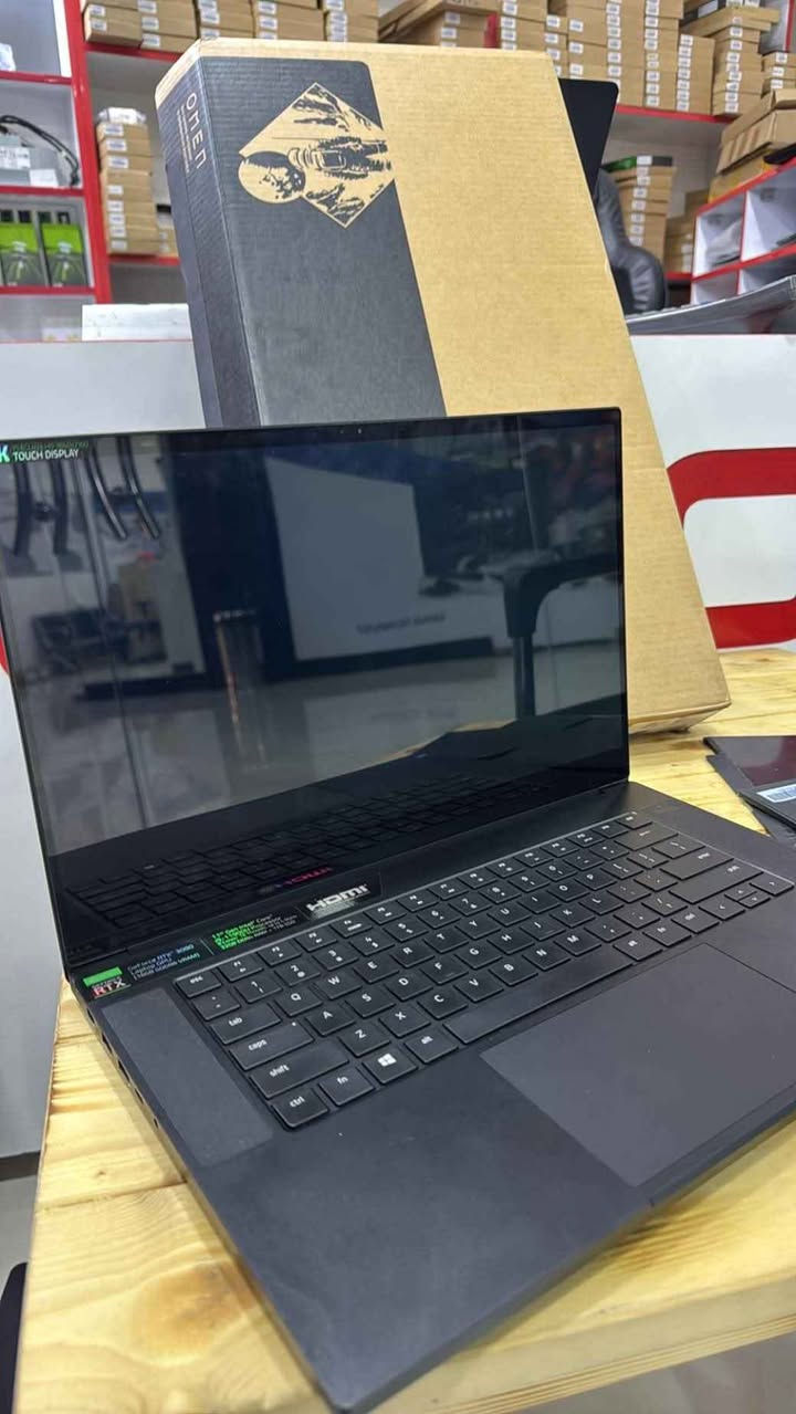 Core i9
Gen 11
Ram 32
Hard 1 TB
RTX 3080 
Gheaphoch - 16 - GB
Screen Touch - 4K أربيل, العراق
