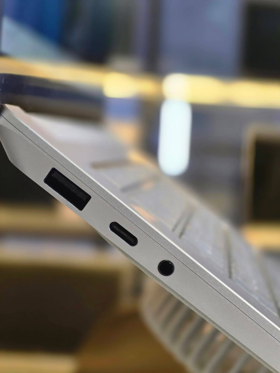 ✨ Microsoft Surface Laptop 3 | أناقة وأداء بمستوى مختلف ✨
إذا تدور على لابتوب يجمع الفخامة، الخفة والأداء… هذا الـSurface يستاهل 👌🏻

💻 Microsoft Surface Laptop 3

⚡ Core i5 – الجيل العاشر – فئة G7

🧠 RAM: 16GB DDR4

💾 Storage: 256GB SSD M.2 NVMe

🖥️ شاشة 15" بدقة 2K – IPS

⌨️ كيبورد مضيء

🤍 لون أبيض مميز وأنيق

✨ نظافة عالية جداً – استخدام قليل

💰 السعر: 575,000 دينار فقط

🎁 ويجي وياه:

🎒 حقيبة هدية

🖱️ ماوس هدية

🔌 شاحن الجهاز الأصلي

🚚 التوصيل مجاني

Surface Laptop 3… جهاز أنيق، خفيف، وراقي بكل تفاصيله 🤍💻

🚚 التوصيل: متوفر إلى جميع محافظات العراق

📍 الموقع: بغداد – الأمين الثانية

📞 للحجز والاستفسار (واتساب): ***********

📩 تليگرام: @Hf_Yy5

🔥 لا تفوّت الفرصة! الكمية محدودة والعرض مستمر لحين نفاد الكمية. احجز جهازك الآن واستمتع بأداء مميز وسعر منافس.
