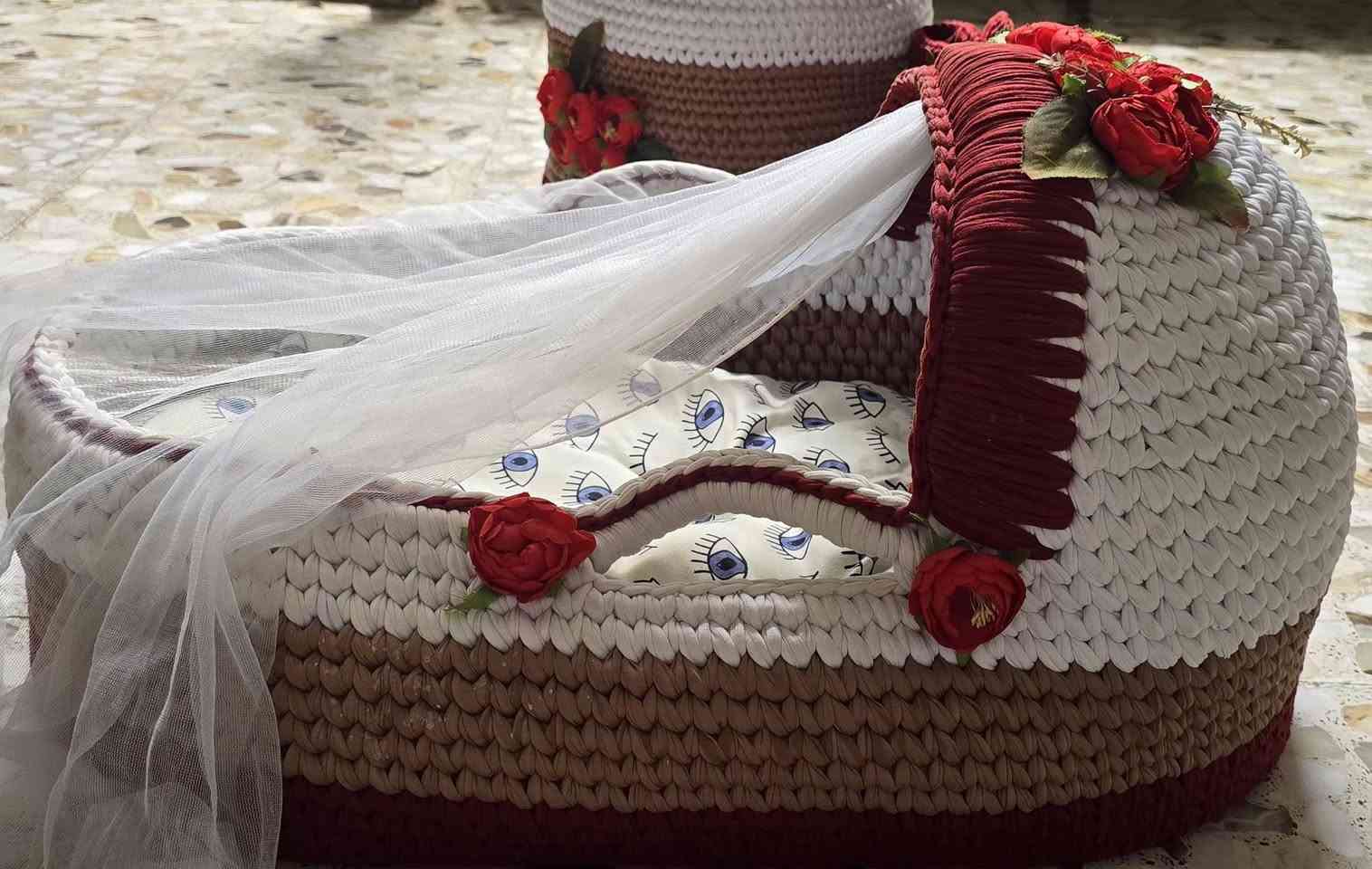 عندي هذا الجهاز كامل مال طفل عمل يد توصاه مسويته ب١٢٠ ربي يشهد واريده ب٧٠ نظيف جدا
منام للبيبي + حقيبه + سله ملابس + سله للممه وبقيه المستلزمات 
الي يريد يتواصل مع الرقم *********** مكاني بابل
