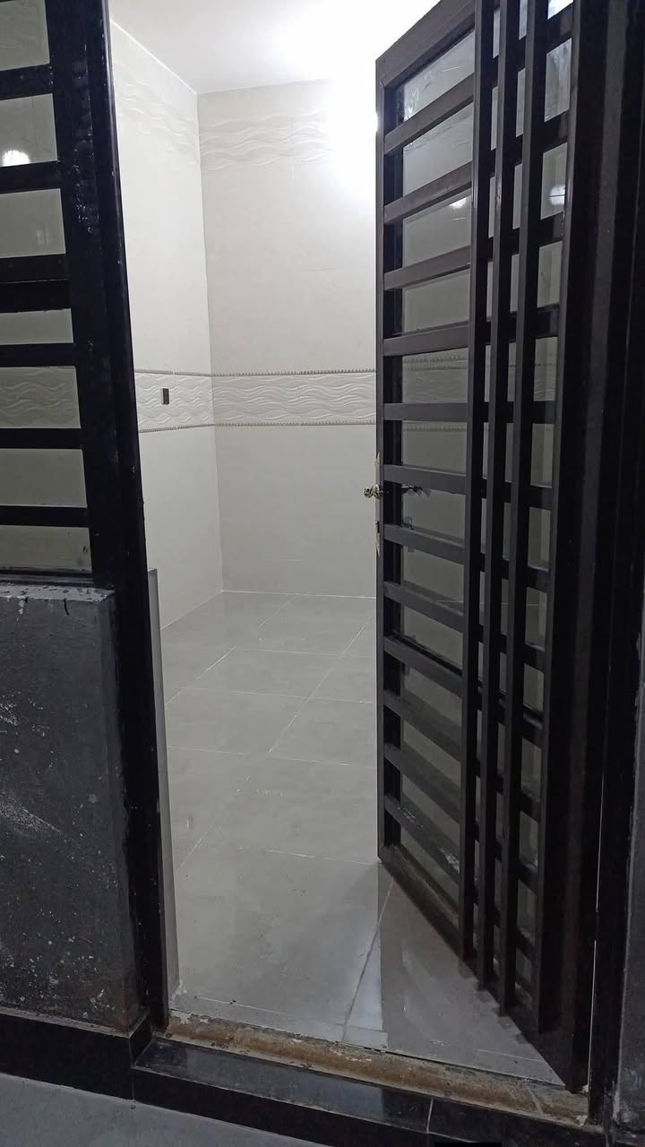 بيت 100متر طابو زراعي سند 25 مشمول بل تطويب صب كونكريت عنوانه مدخل العباسيه خلف معرض حيدر السلامي السعر 45 وبيه مجال ***********

