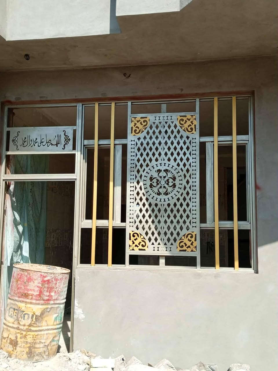 صباغ ابواب وشبابيك درجه اولى وكافة انواع الصبغ الداخل والخارج وعمل الواجهيات
***********
