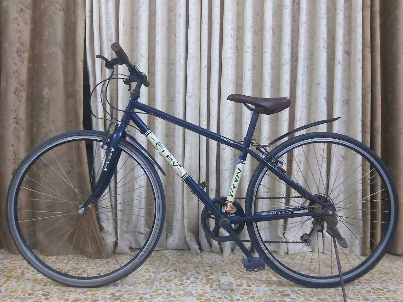 دراجة نوع 700c ماركة DIONE ياباني كسر حاوية نظافة 95/% 

السعر 100الف وبي مجال 

((العنوان/بغداد/البلديات)) رقم الهاتف ***********
