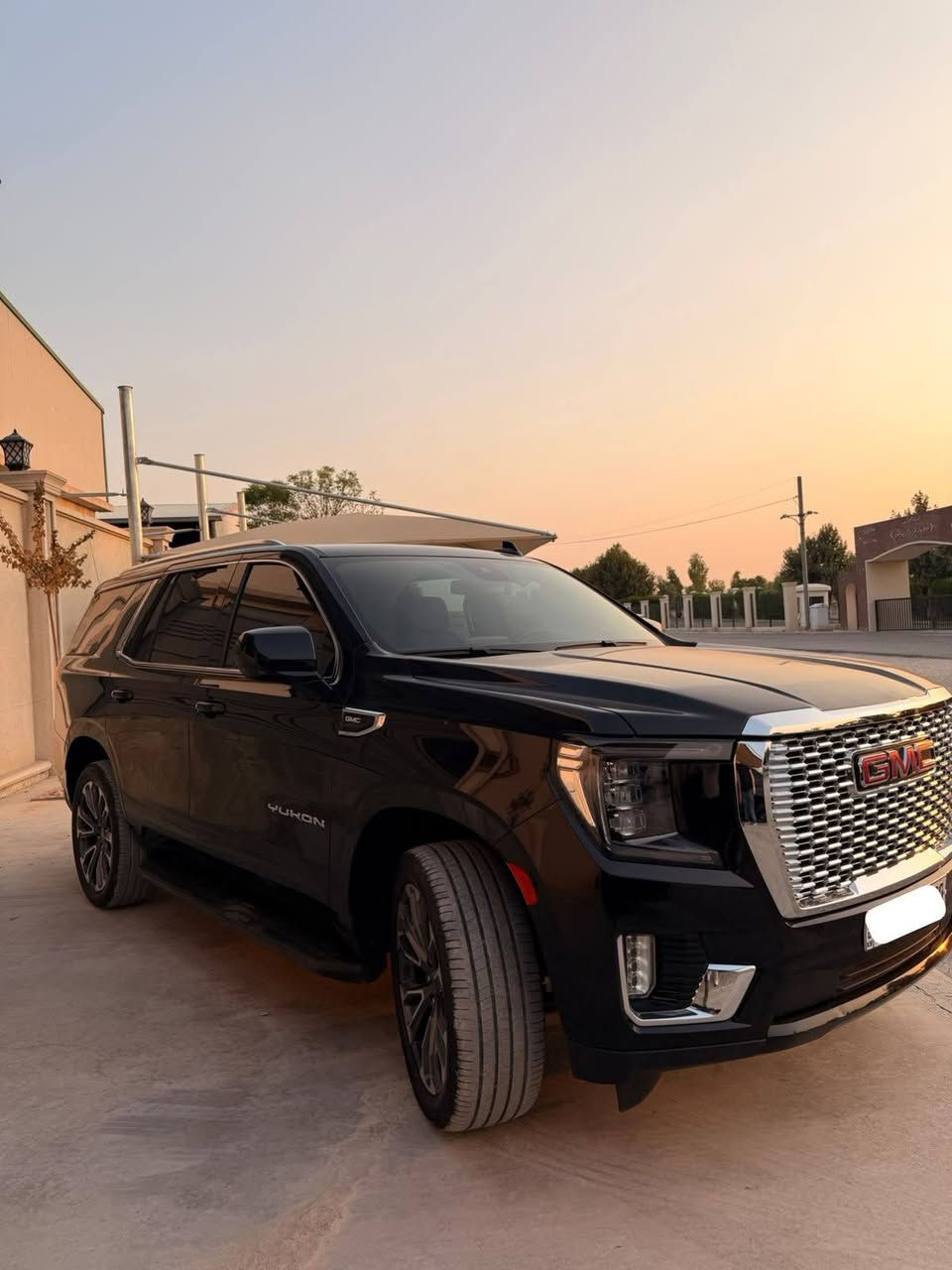 للبيع GMC Yukon
جي ام سي يوكن 2024
وارد خليجي وكالة منصور
موديل 2024
العداد 49.000كم فقط
رقم دهوك
مرقمة وجاهزة للتحويل
تظليل مروري 
السيارة بحالة زيرو ومكفولة بالكامل

الفئة: SLE
الداخلية: لون أبيض

المواصفات تشمل:

- محرك V8 سعة 5.3 لتر 
- شاشة عدادات رقمية
- حساسات أمامية وخلفية
- رادارات وأنظمة أمان متطورة
- مثبت سرعة متكيف
- نظام المحافظة على المسار
- مراقبة النقطة العمياء
- فرملة طوارئ
- تشغيل بصمة
- دخول ذكي
- باب صندوق كهربائي

السعر 🟩علق ستصل لك رسالة تتضمن السعر 

المكان: أربيل

للاستفسار: ***********

