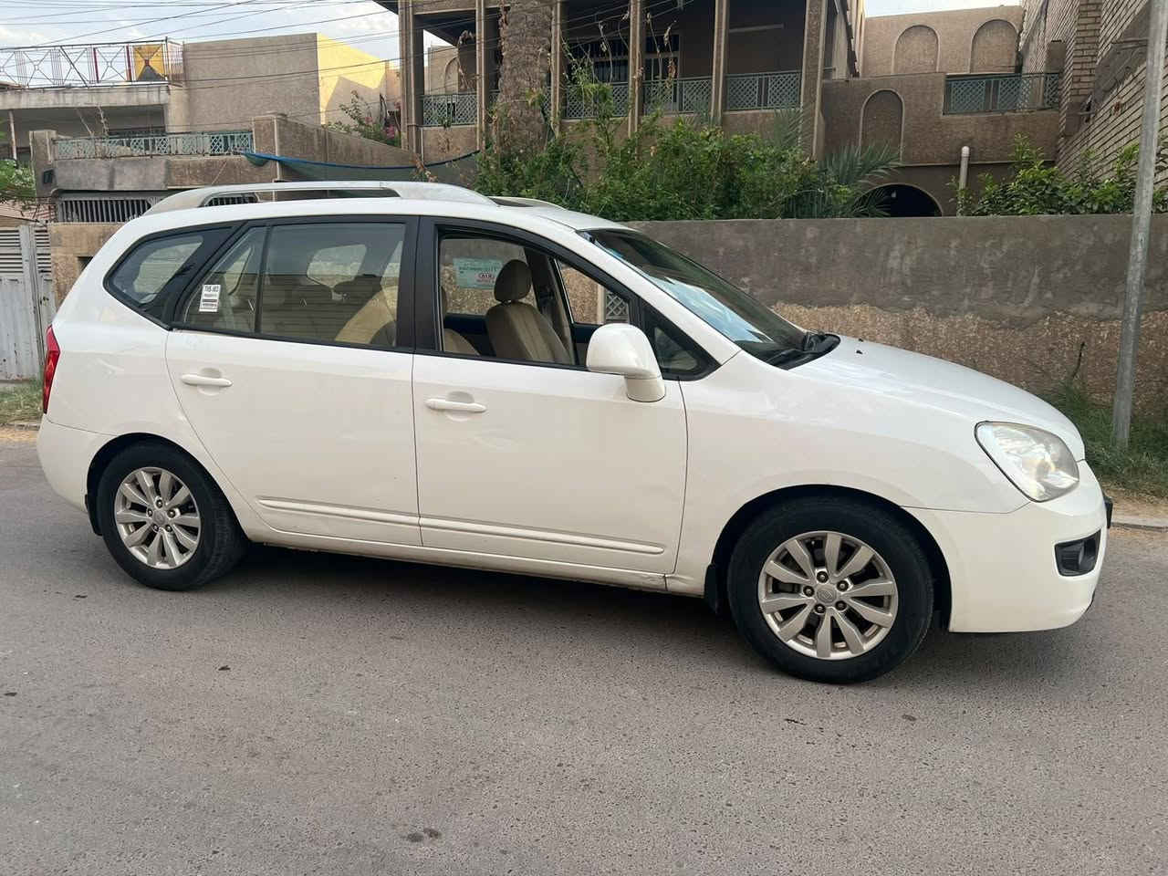 كيا كارينز 2011 خليجيه مابيها صبغ
فقط بارد بسيط سونار مرفق بالنشر
فول مواصفات فتحة سقف 
7 راكب 
 محرك دوش 2000 سنويه ورقم جديد تحويل مباشر
عنوان بغداد الجديدة
السعر 108 $ 
للاتصال ***********
