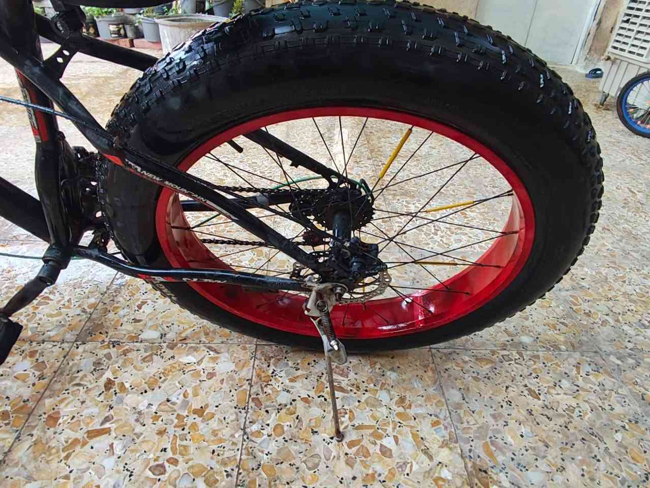 بايسكل.ياباني.G.K BIKE. نظافته زينه ومرتب 
حجم 26./ 6نمر تبديل 
تايراته نظيفات بعدهن مامسحوگات زين 
بي نقوصات بسيطه لأن متروك
سرج وبريك امامي فقط 
السعر 120الف وبي مجال بسيط 
مكاني
 كربلاء المقدسه الطاقه قطاع18
تواصل واتساب ***********
