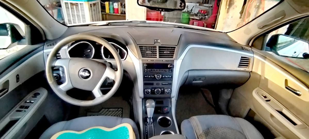 السلام عليكم للبيع شوفرليت ترافرس ٢٠٠٩ كلين رقم سليمانيه بأسمي ماشيه ١٥١ ألف محرك ٦سلندر ٣٦٠٠ ٧راكب ثلاث قطع تبريد سعر ٨٥ ورقه مكان السياره ديالى بعقوبه دور الزراعة الاتصال على الرقم ***********
